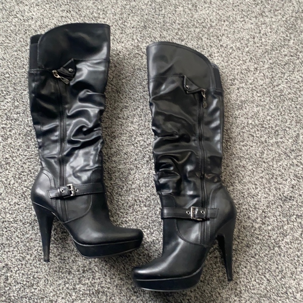 Women’s Guess boots